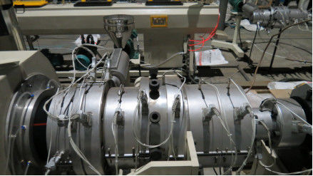 Linea di produzione di plastica del tubo di strato PPR dell'HDPE del PE triplo per il tubo flessibile del gas di energia del rifornimento idrico di irrigazione
