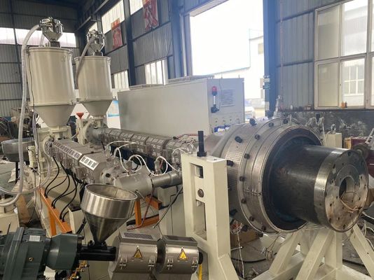 Linea dell'estrusione del tubo dell'HDPE del rifornimento idrico della coestrusione dell'HDPE di Tre-strato che fa macchina