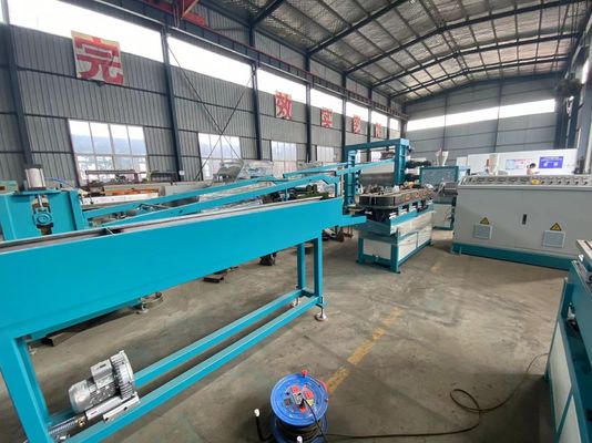 La linea ondulata di plastica ad alta velocità dell'estrusione del tubo muggisce la macchina di formatura