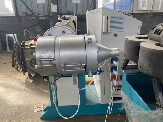 La linea ondulata di plastica ad alta velocità dell'estrusione del tubo muggisce la macchina di formatura