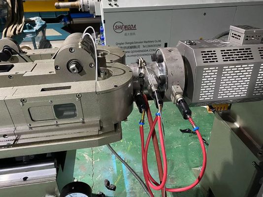 La linea ondulata a parete semplice di plastica dell'estrusione del tubo con il giunto aggiunge la tagliatrice di posizionamento visiva del tubo