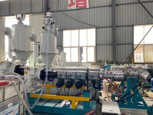 Linea di produzione di plastica del tubo del PE di tre strati tubo di gas di energia del rifornimento idrico dell'irrigazione a goccia